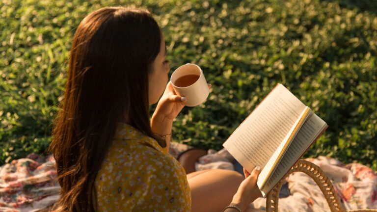 10 Best Books for First-Time Moms: A Must-Read Guide for New Parents